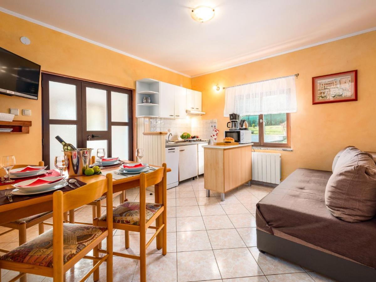 Holiday Home Hacienda - PZN316 Tinjan Exterior foto