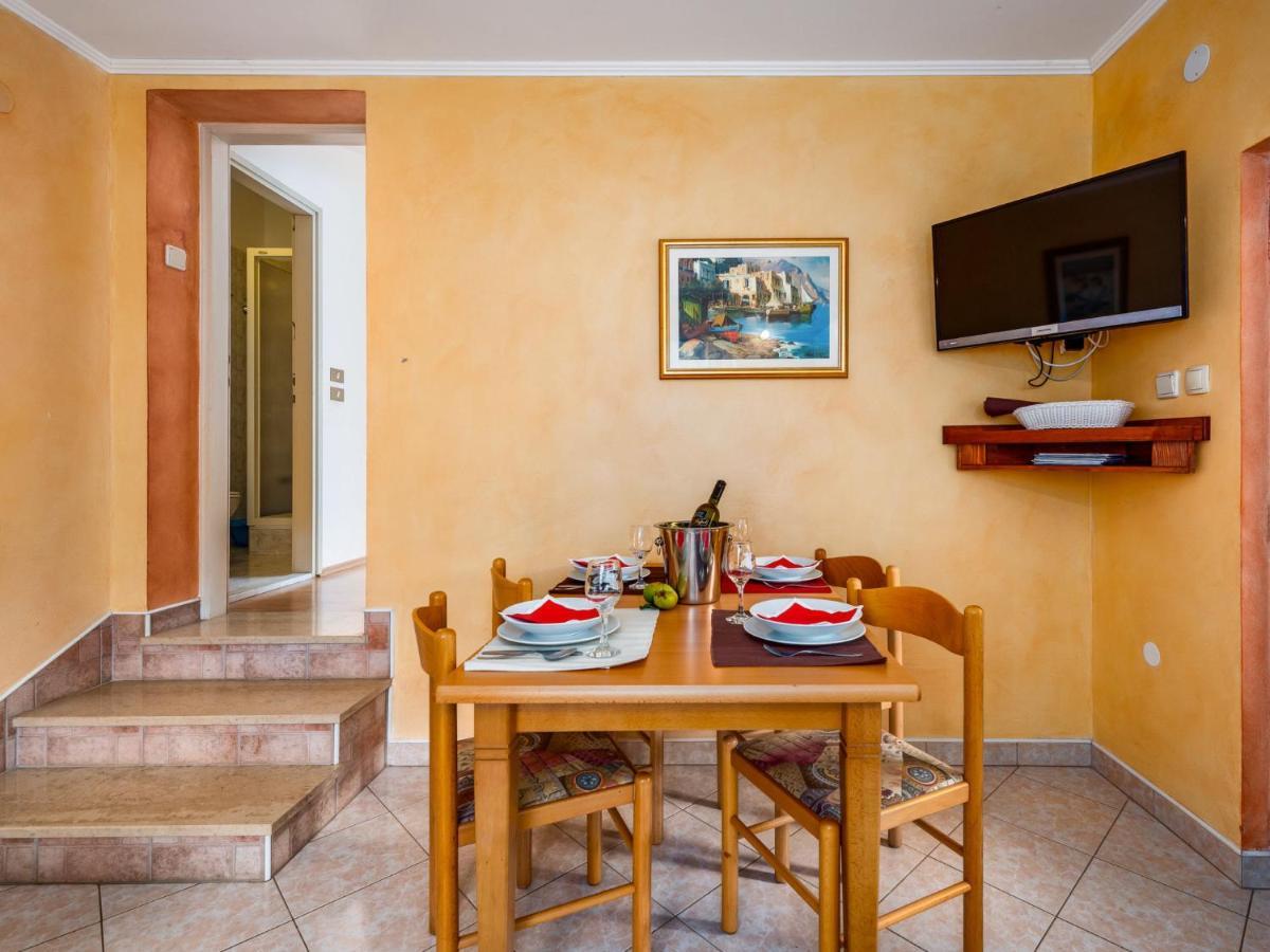 Holiday Home Hacienda - PZN316 Tinjan Exterior foto